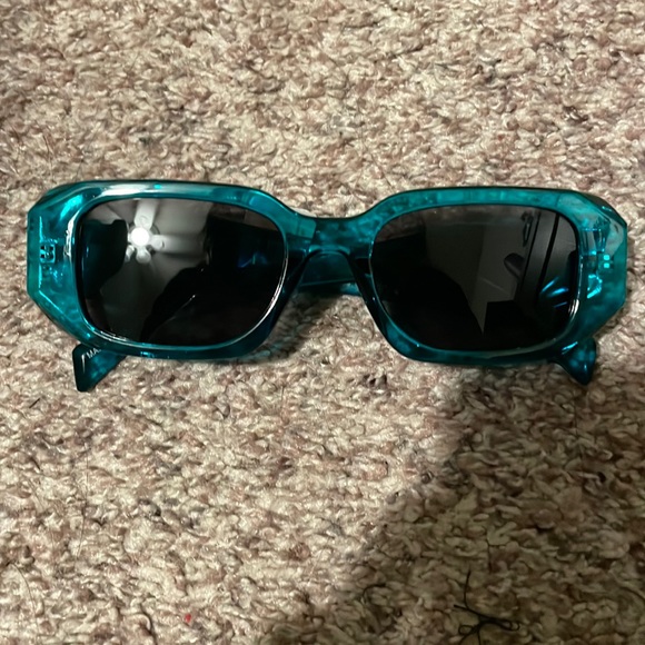 Tilly’s Blue Sunglasses - Picture 1 of 1